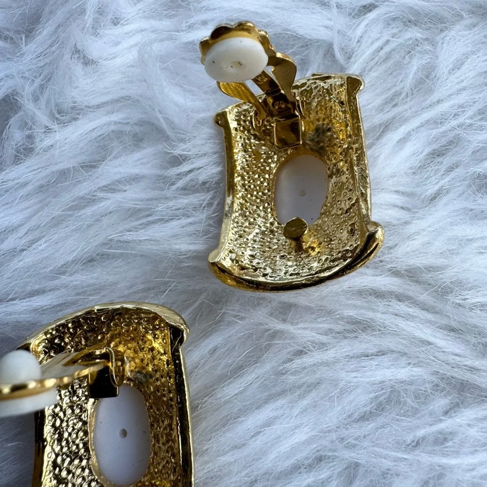 Vintage gorgeous statement
